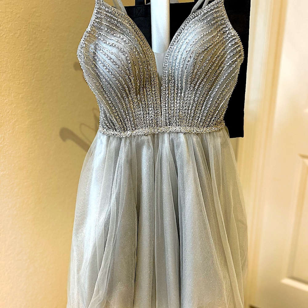 Dress - Picture 1 of 3